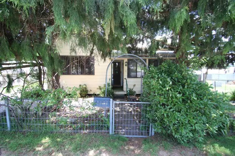 24 Molesworth Street, Tenterfield NSW 2372