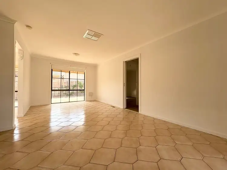 Fourth view of Homely house listing, 5 Chinnock Court, Craigieburn VIC 3064