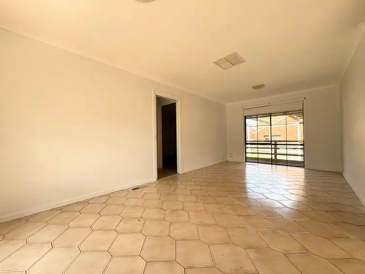 Fifth view of Homely house listing, 5 Chinnock Court, Craigieburn VIC 3064