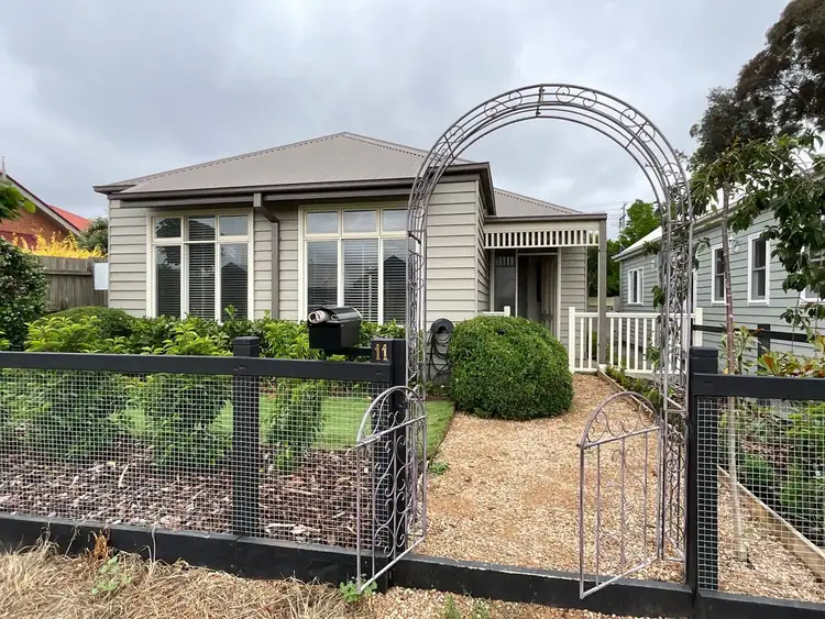 11 Stern Way, New Gisborne VIC 3438
