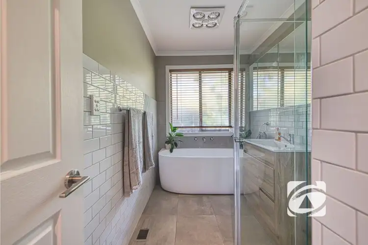 Fourth view of Homely house listing, 6 Lyndal Court, Berwick VIC 3806