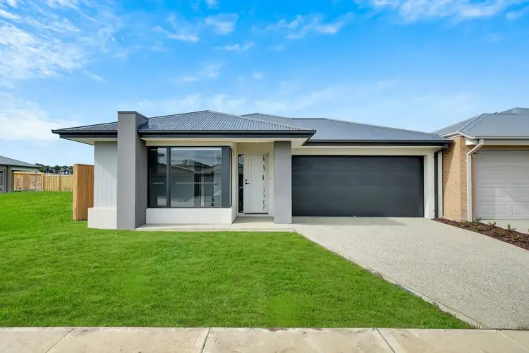 14 LABRADOR STREET, Clyde North VIC 3978