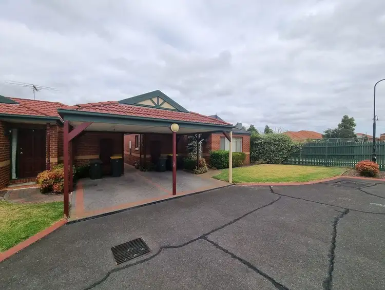 4/7 Regan Street, St Albans VIC 3021