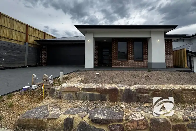 4 Superb Road, Officer VIC 3809