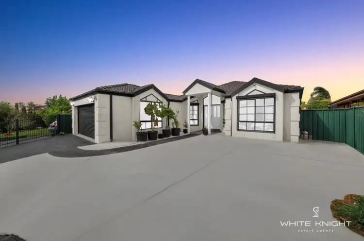 11 Flemming Avenue, Burnside VIC 3023