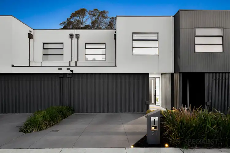 21 Savoy Grove, Cranbourne North VIC 3977