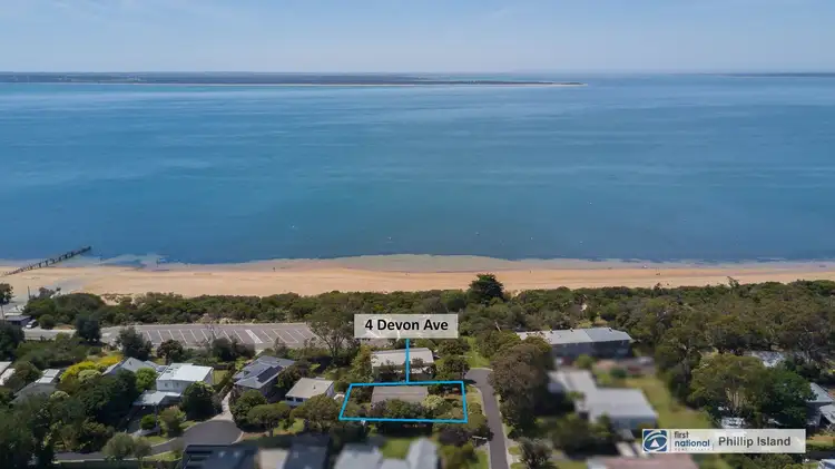 4 Devon Avenue, Cowes VIC 3922