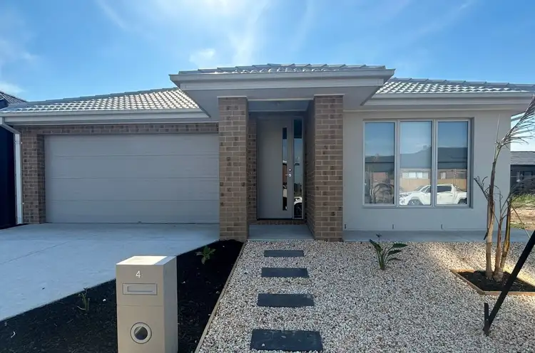 4 Starthistle Approach, Rockbank VIC 3335