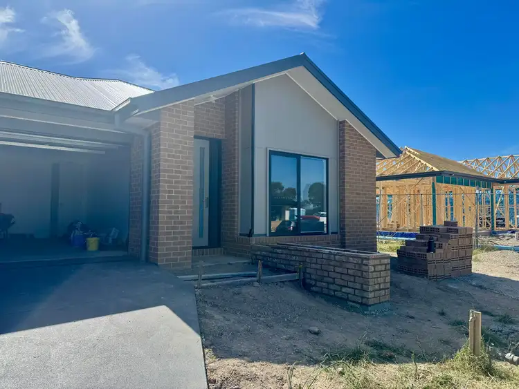 53 Castleknock Drive, Glengarry VIC 3854