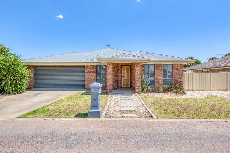15 Philippa Crescent