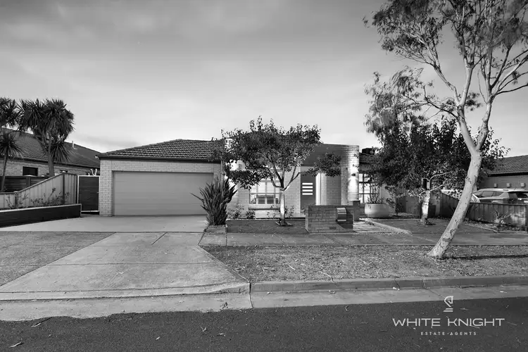 77 Tenterfield Drive