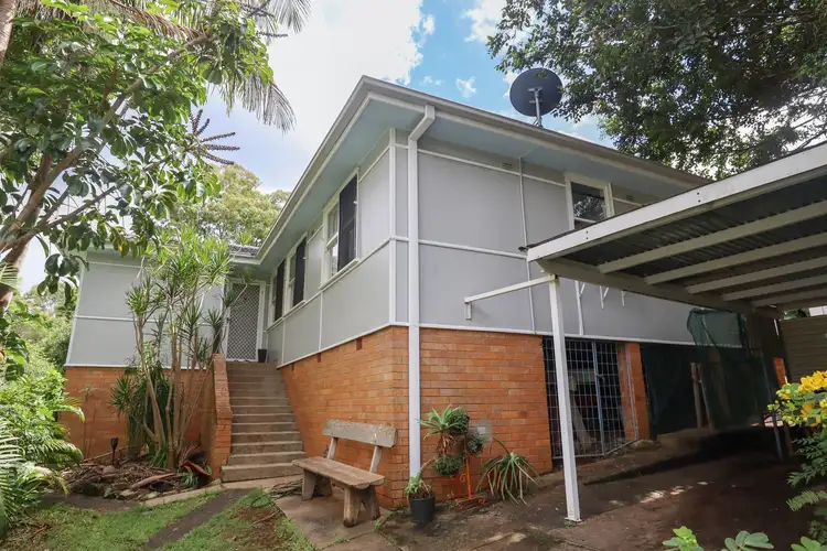 12 Sillar Avenue