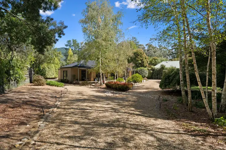 25 Ashwood Avenue