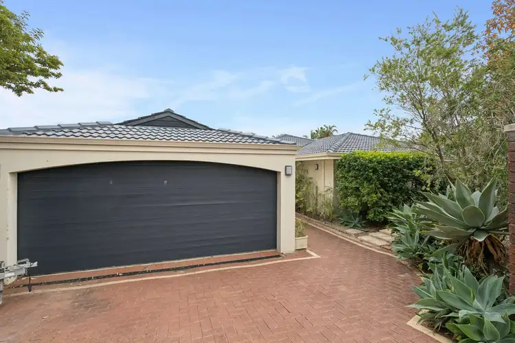 7 AWHINA PLACE