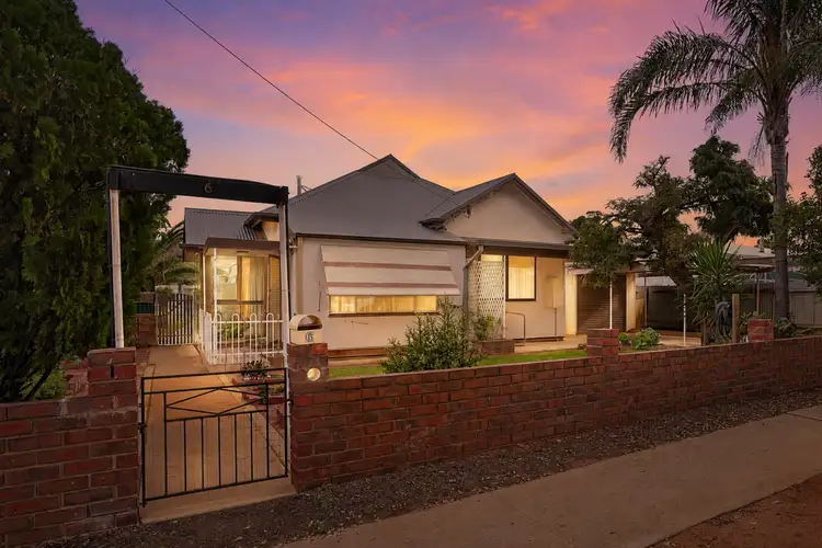 6 Heath Street