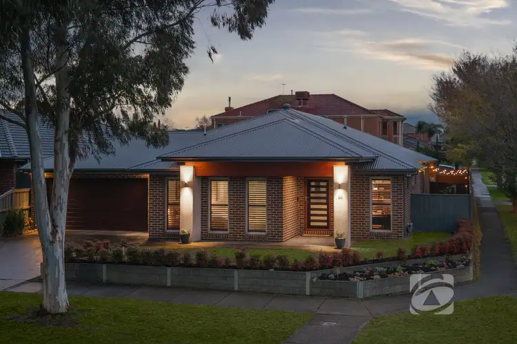 1 Champagne Grove