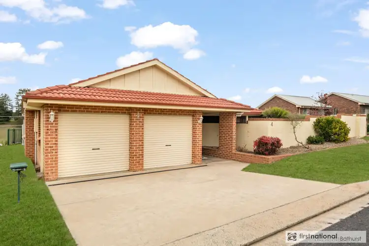 4 Collins Close