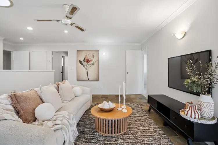 6 PINEGROVE MEWS