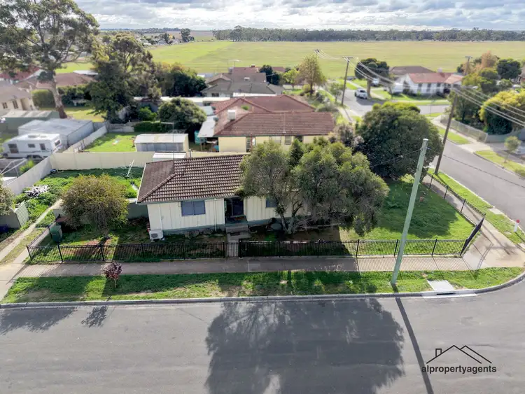 23 Felstead Avenue