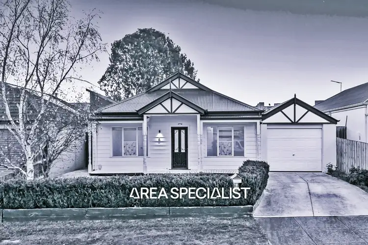 8 Cilento Crescent