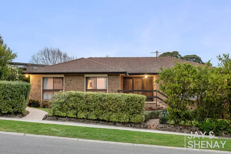 9 Joseph Banks Crescent