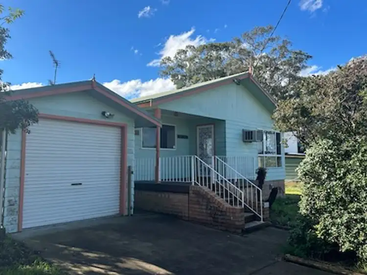 4 Roundhill Crescent