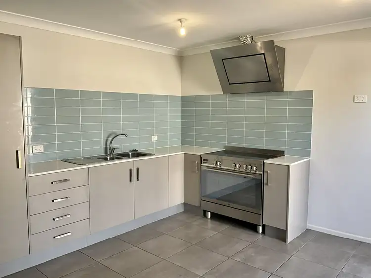 13A Simpson Parade