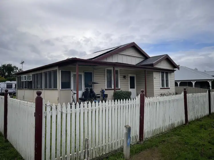 40 Crinoline Street
