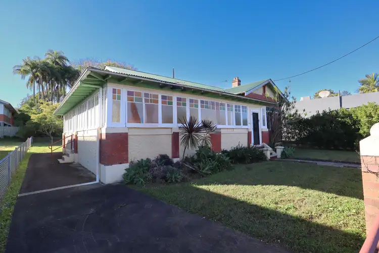 18 Leycester Street