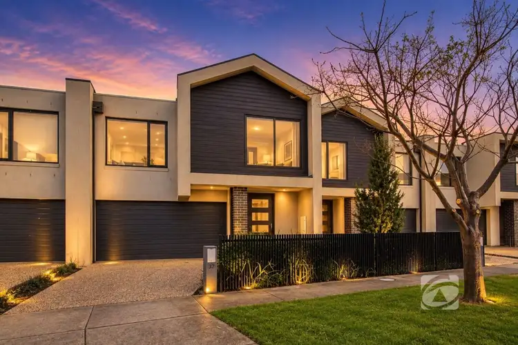 32 Mortlake Drive