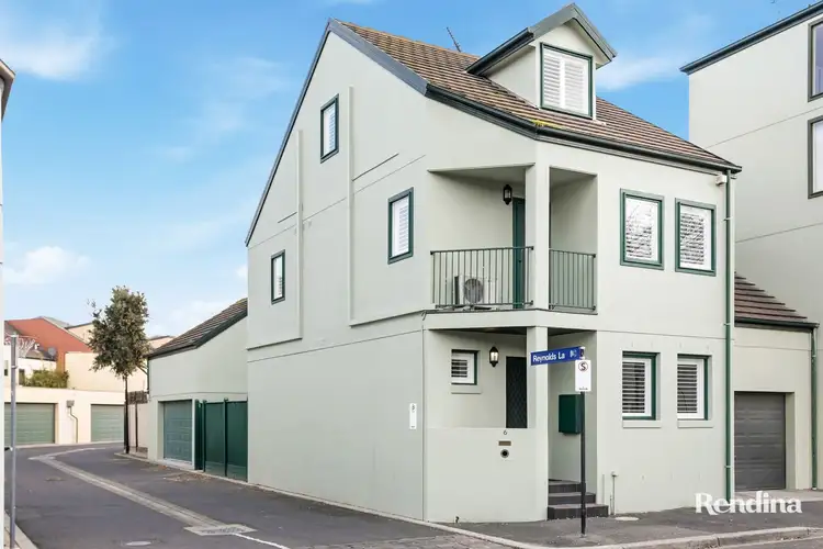 6 Holsten Lane North