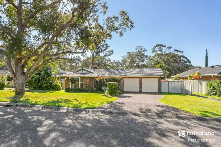 24 Shores Close