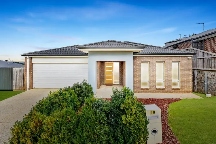 10 Wattleglade Avenue