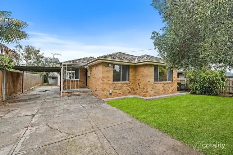 8 Lynne St