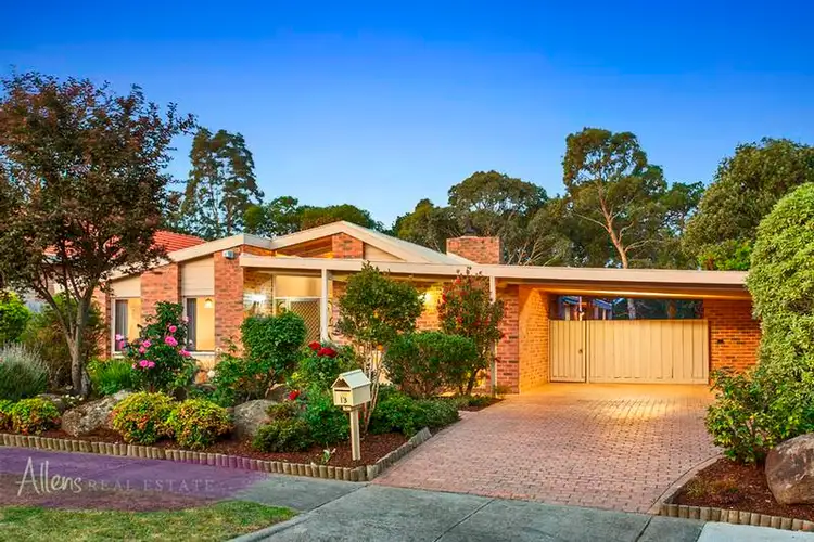 13 Fernlea Crescent, Doncaster East VIC 3109