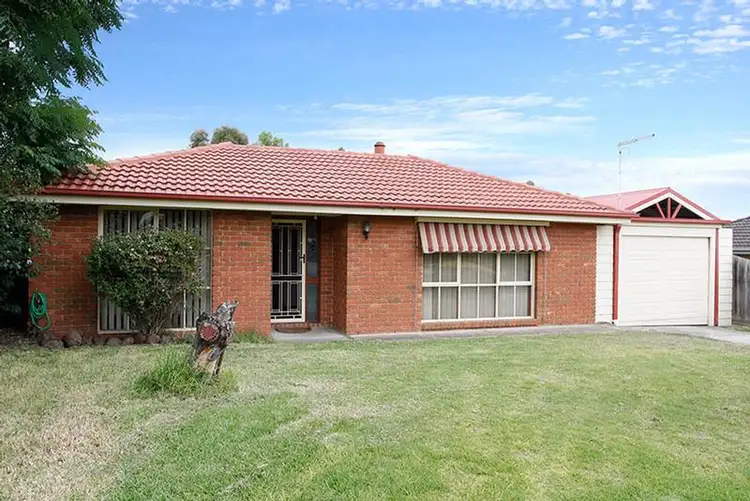 38 Courtenay Avenue, Cranbourne North VIC 3977