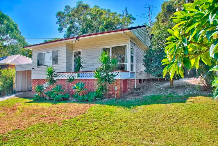 4 Rickard Street, Bateau Bay NSW 2261