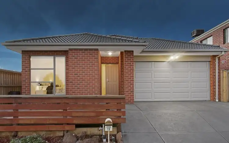 15 Maeve Circuit, Clyde North VIC 3978