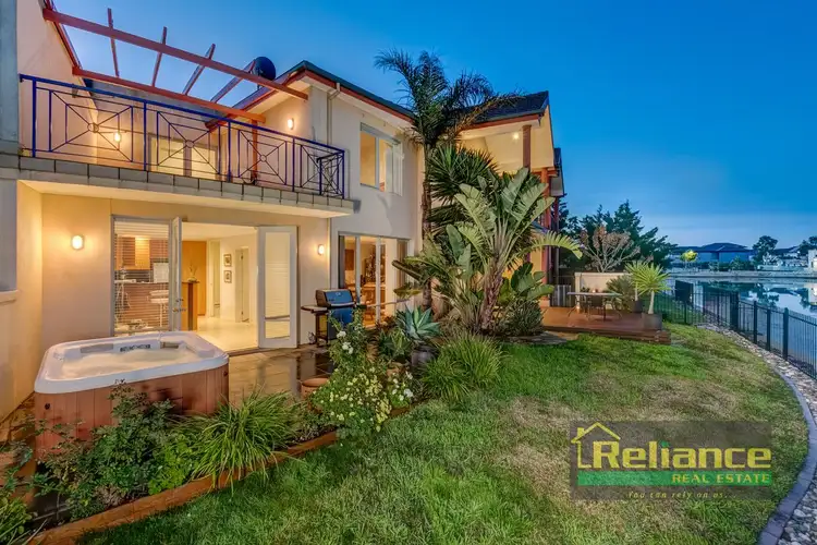 2/3 Castaway Court, Sanctuary Lakes VIC 3030