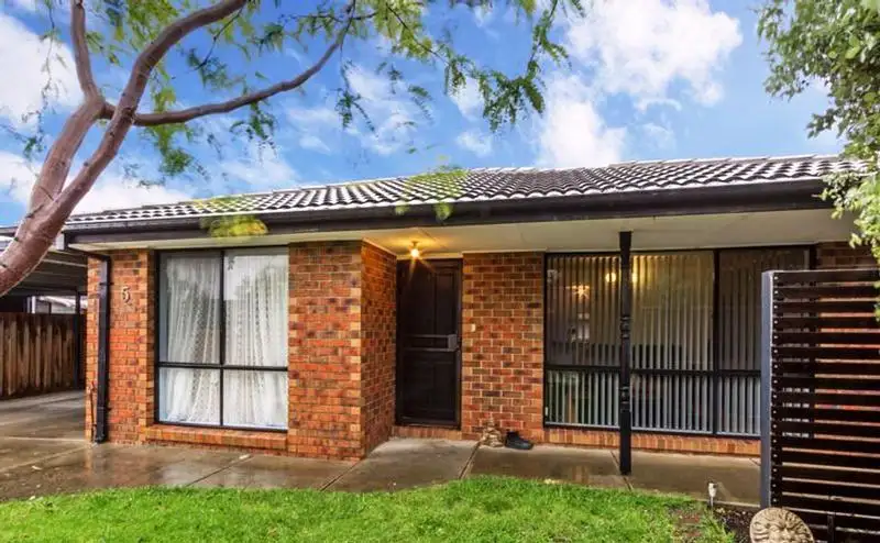 Main view of Homely house listing, 5 Knowing Close, Cranbourne West VIC 3977