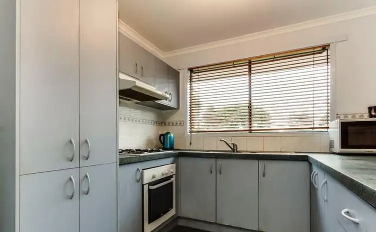 Seventh view of Homely house listing, 5 Knowing Close, Cranbourne West VIC 3977