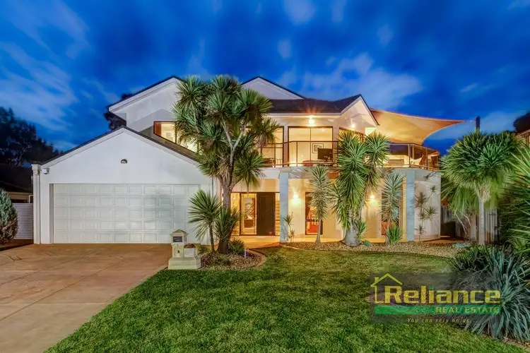 4 Lakeside Drive, Sanctuary Lakes VIC 3030