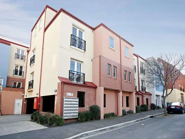 8-32 Howlett Street