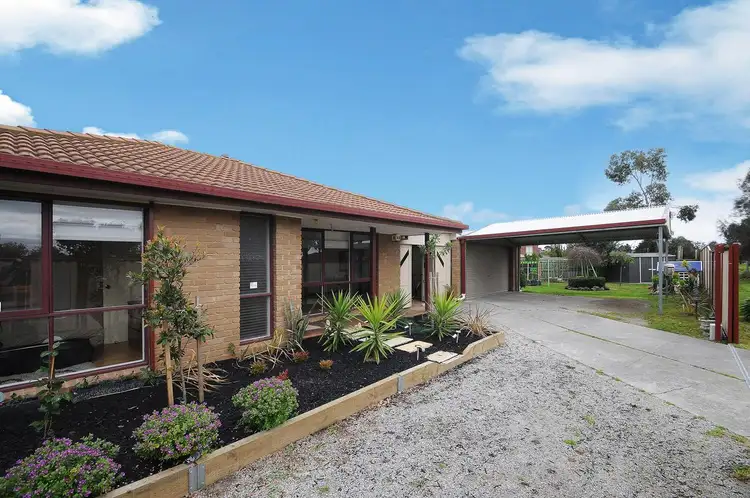 81 Oaktree Drive, Hampton Park VIC 3976
