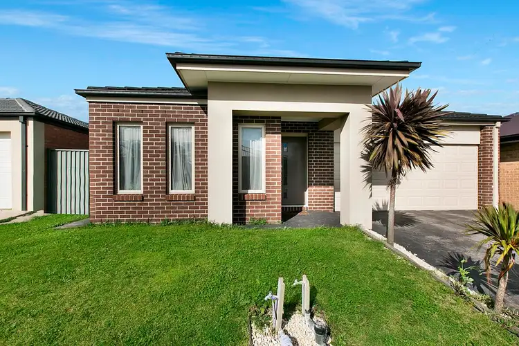 8 Cerbera Bend, Cranbourne North VIC 3977