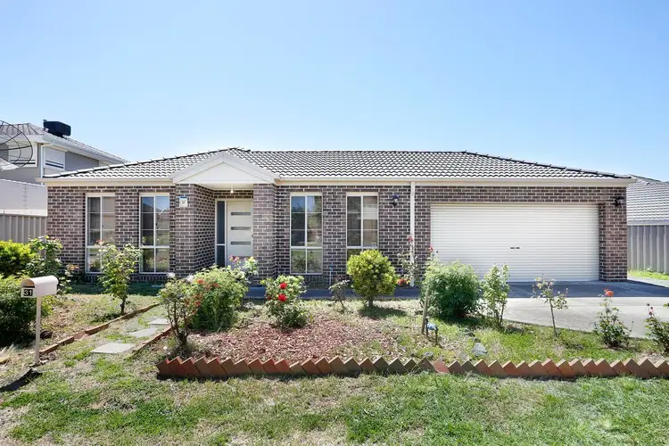 31 Dunbarrim Avenue, Cairnlea VIC 3023