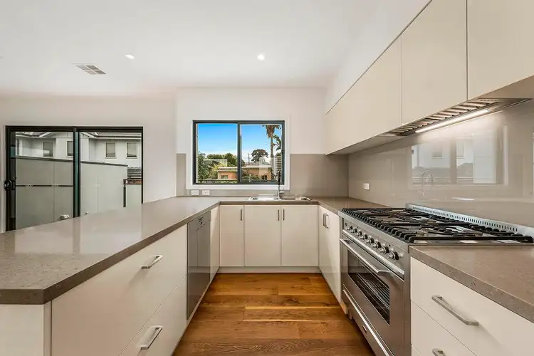 2/4 Davis Street, Doncaster VIC 3108