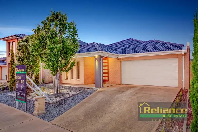 15 Sanctuary Lakes Boulevard East, Sanctuary Lakes VIC 3030