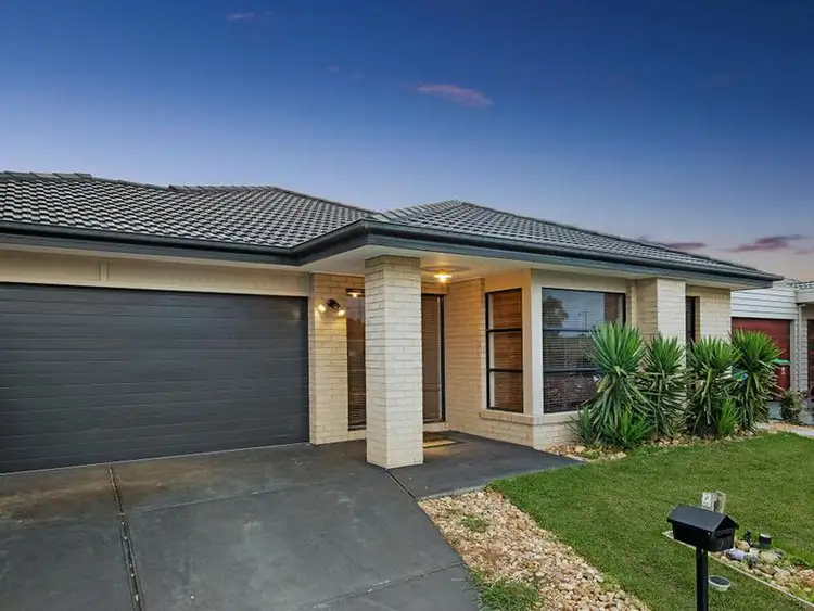 28 Abrus Circuit, Cranbourne North VIC 3977