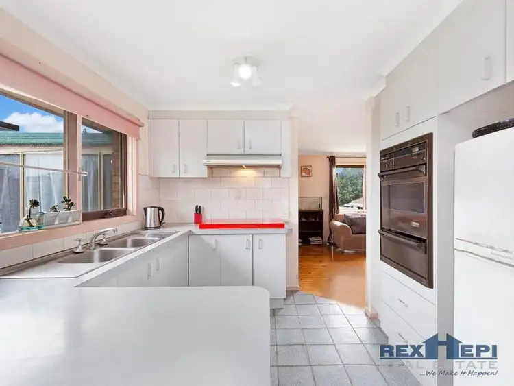 Third view of Homely house listing, 8 Enoch Rise, Hallam VIC 3803